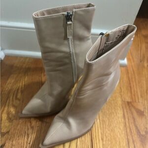 Elegant Tan Women's Boots